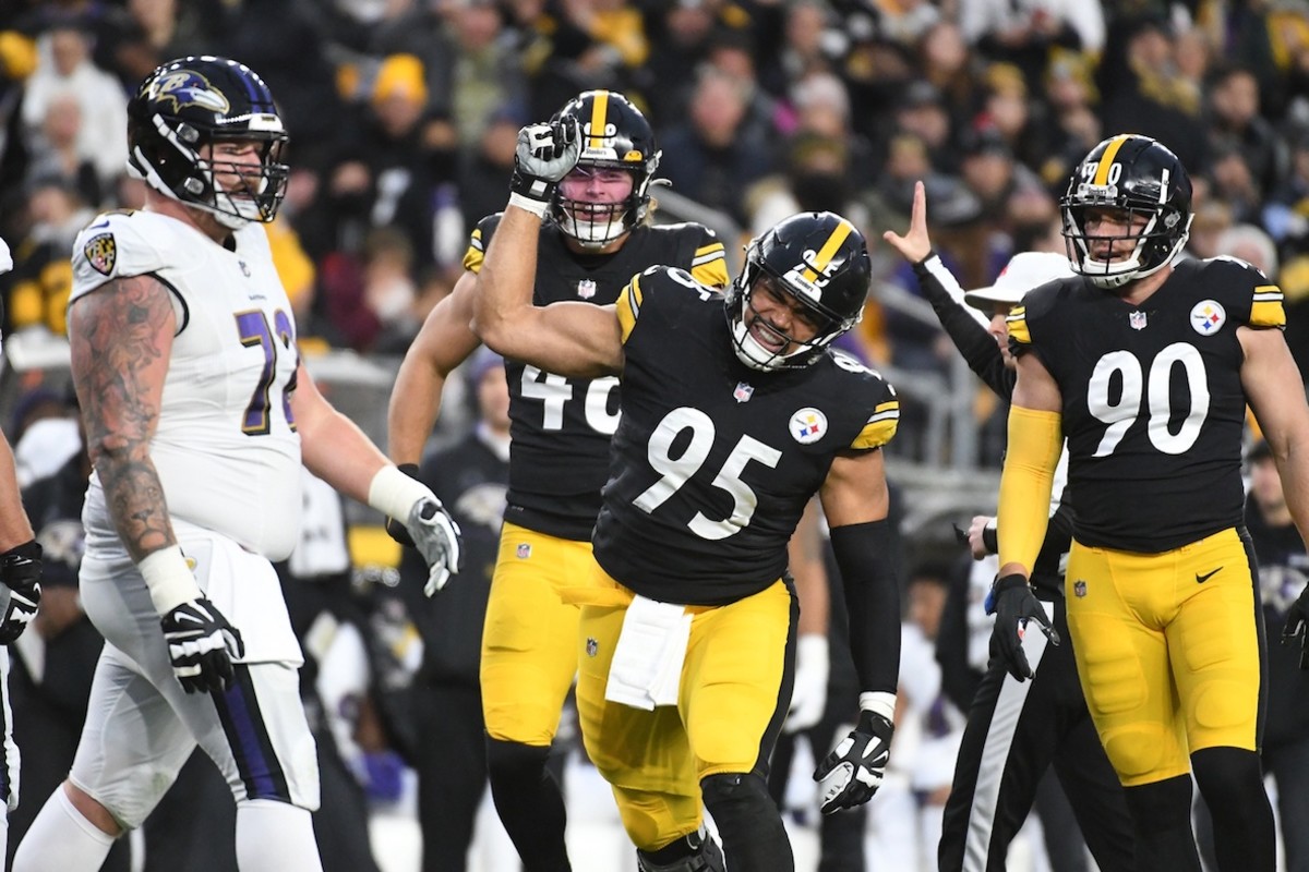 Pittsburgh Steelers Survive Comeback Over Ravens to Keep AFC North Alive -  Sports Illustrated Pittsburgh Steelers News, Analysis and More