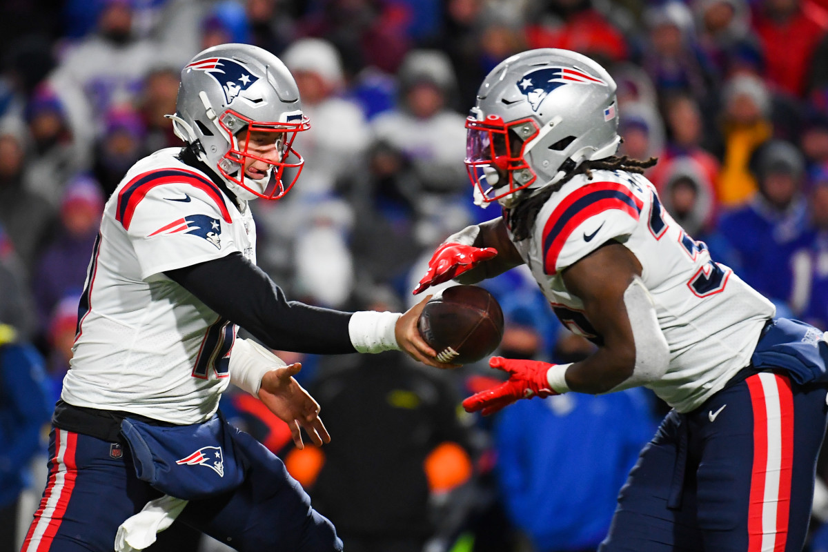 New England Patriots 14-10 Buffalo Bills: Mac Jones attempts just