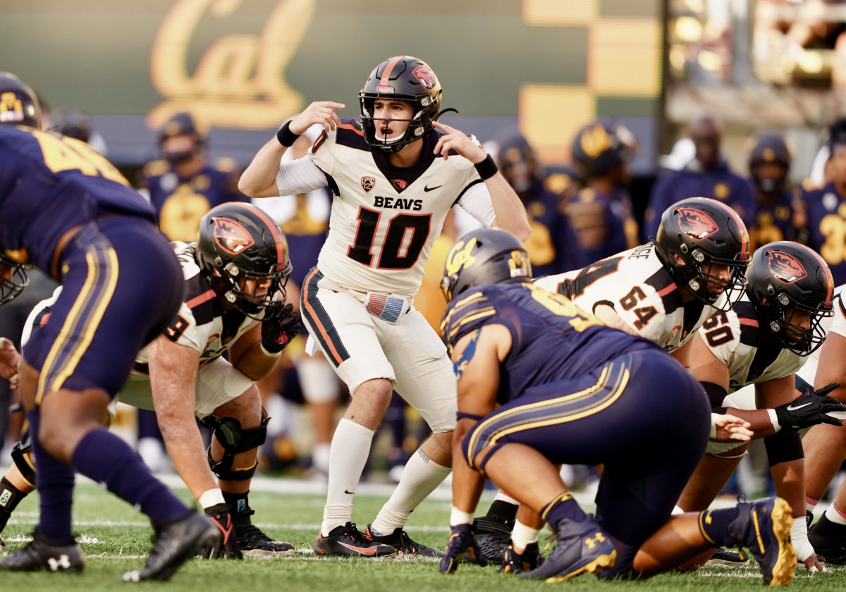 Oregon State quarterback Chance Nolan