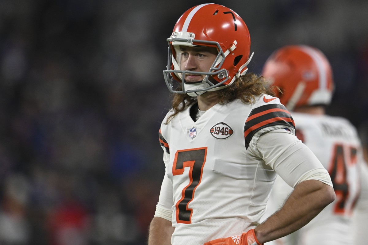 Browns waive punter Jamie Gillan, replaced by Dustin Colquitt 