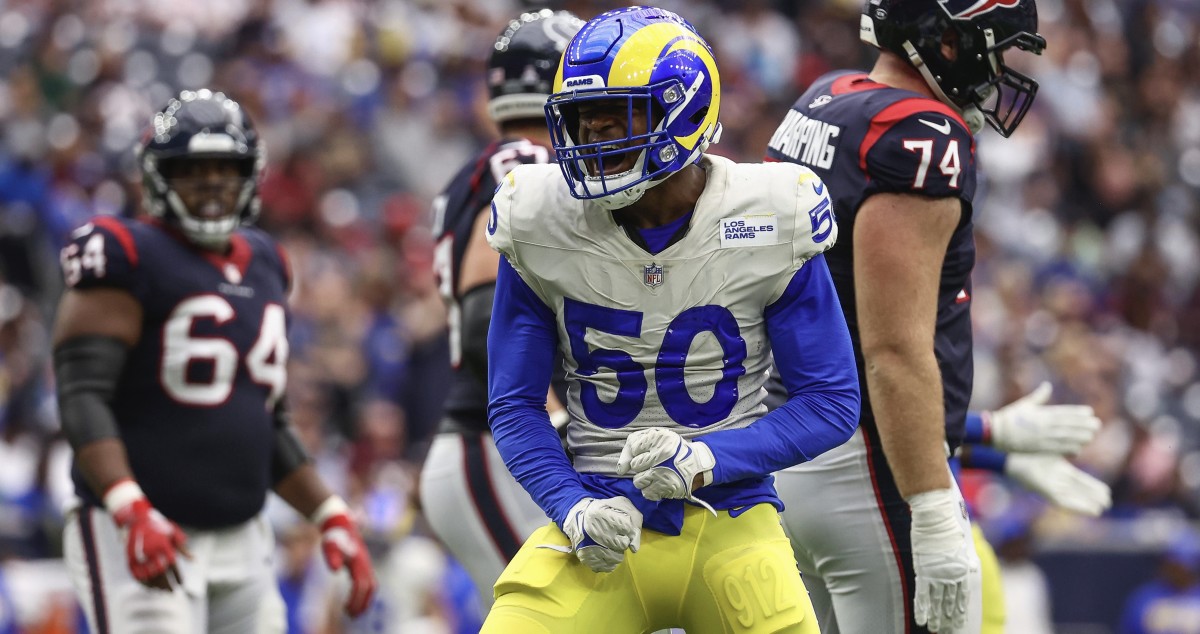 Looks like rookie linebacker Ernest Jones calling shots on LA Rams D