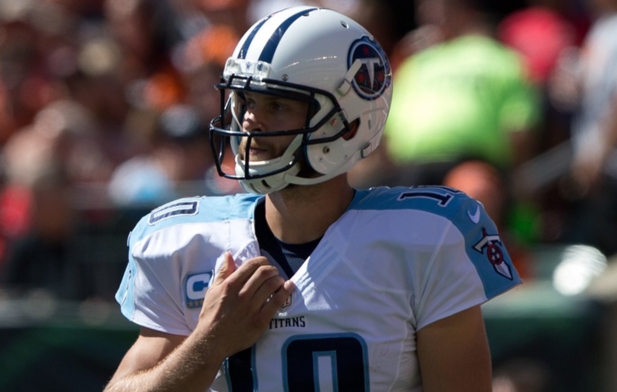 Tennessee Titans quarterback Jake Locker (10) hands off to Titans running  back Chris Johnson (28) against the Washington Redskins during the first  half at LP Field. (Jim Brown/USA TODAY Sports) - Clarksville