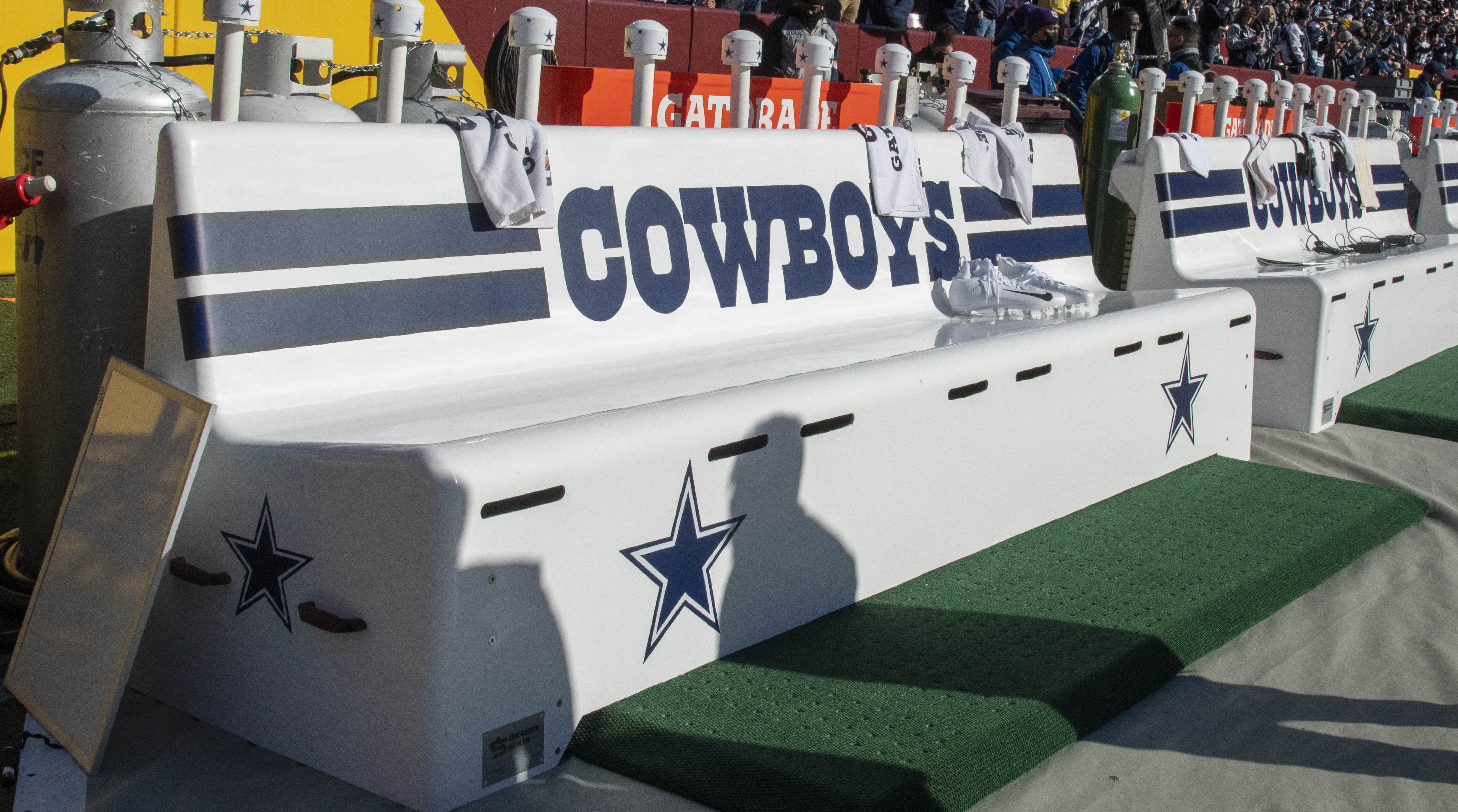 Cowboys bring own sideline benches for Week 14 vs. Washington