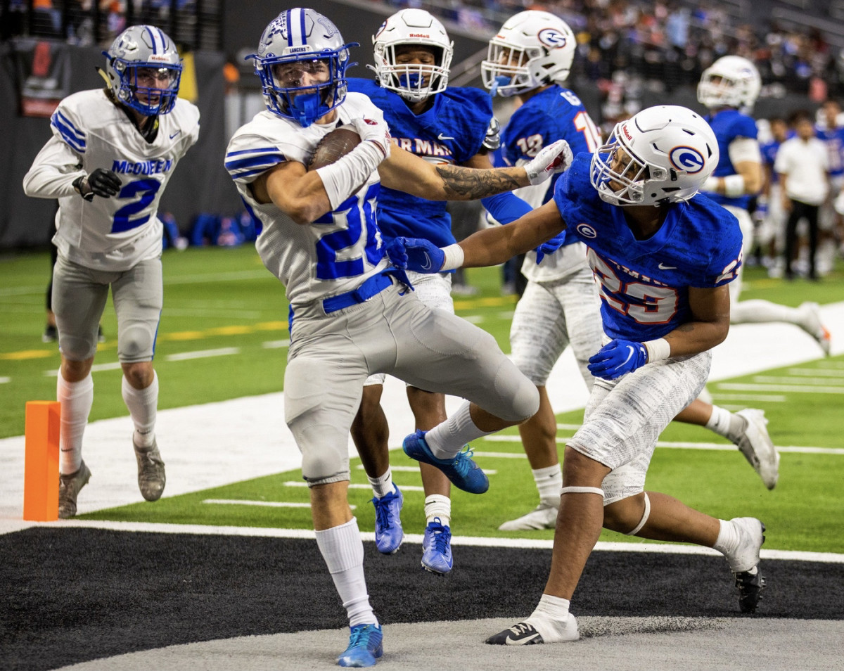 Ashton Hayes scores in the state championship game.