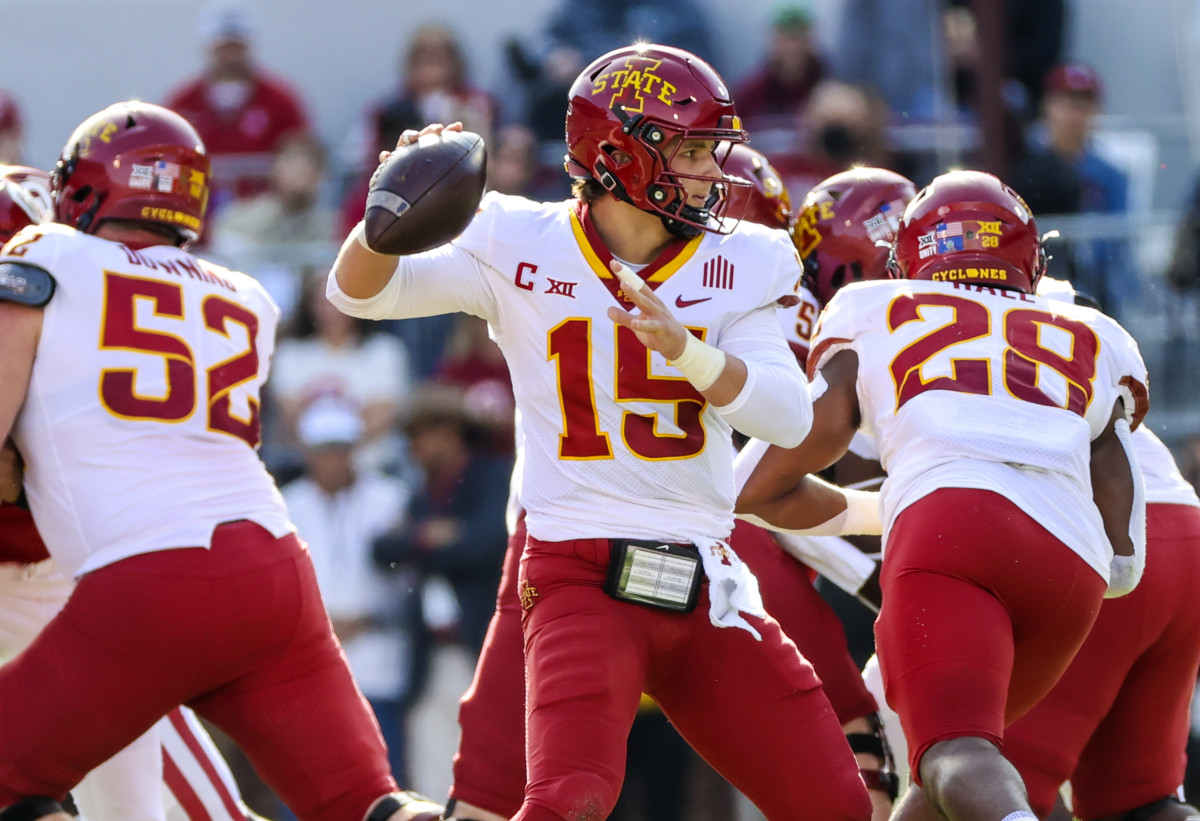 Nov 20, 2021; Norman, Oklahoma, USA; Iowa State Cyclones quarterback Brock Purdy (15) throws during the first quarter against the Oklahoma Sooners at Gaylord Family-Oklahoma Memorial Stadium.