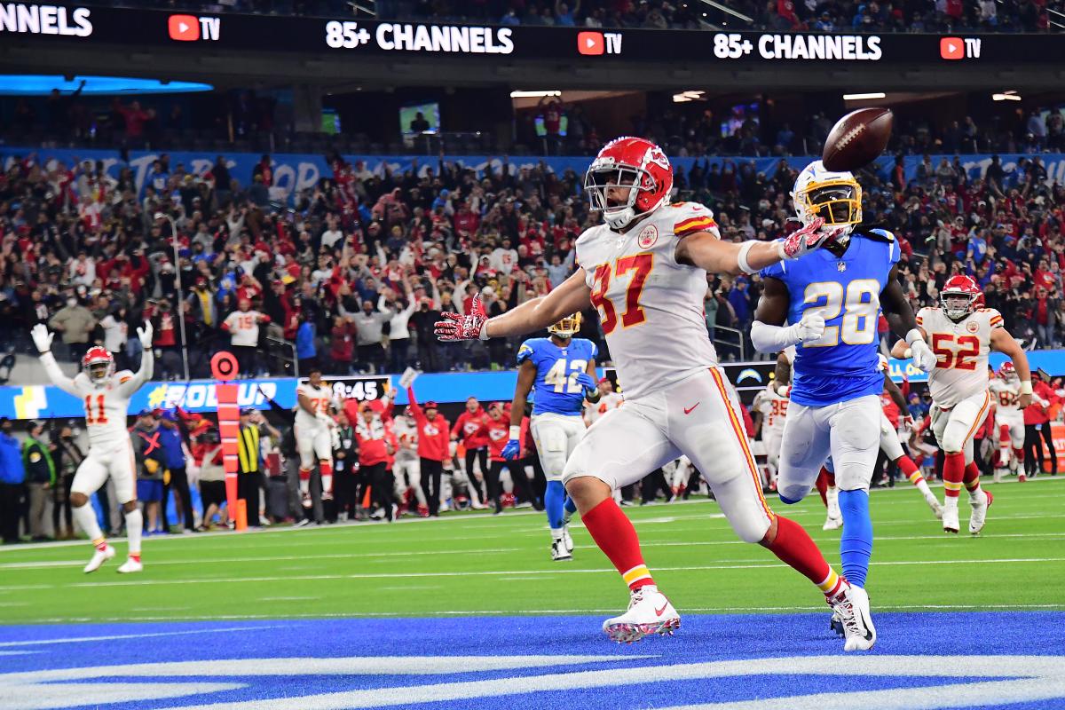 Kelce treble lifts Chiefs to crucial AFC West victory in seesawing