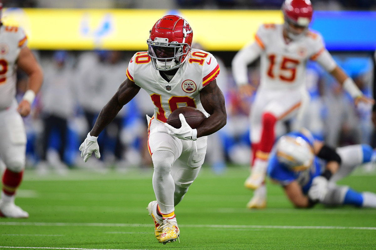 Kansas City Chiefs wide receiver Tyreek Hill (10) gets set on the