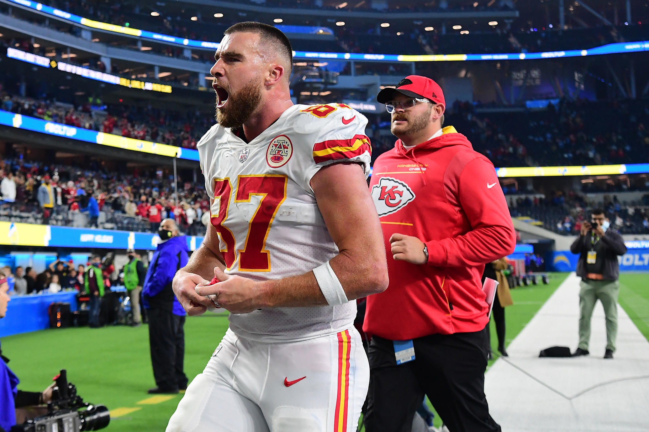 Four Takeaways From the KC Chiefs' 34-28 Win Over the Los Angeles Chargers  - Sports Illustrated Kansas City Chiefs News, Analysis and More