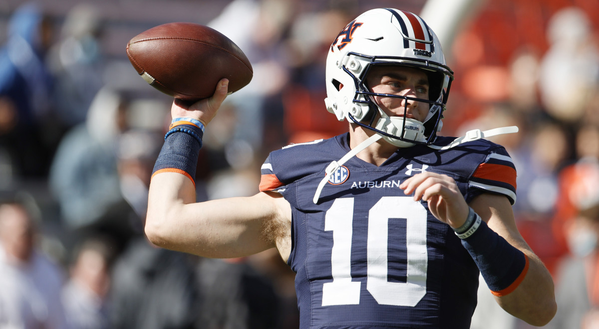 Bo Nix asked why he's performing better at Oregon than he did at Auburn 