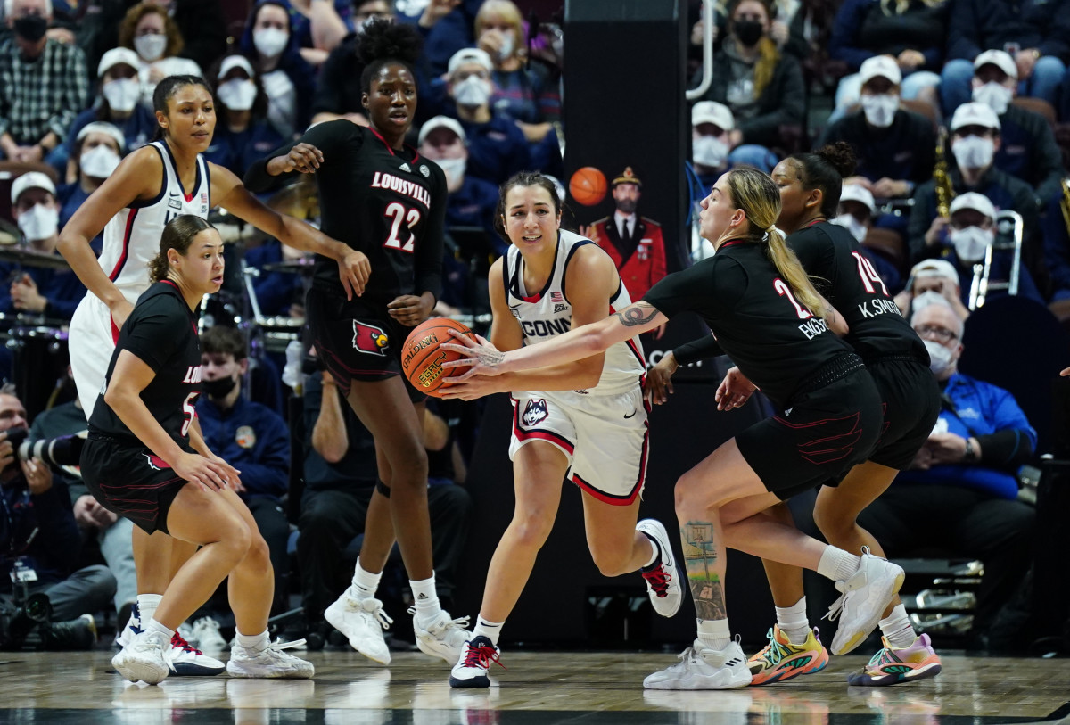 WBB: No. 6 Louisville Resists UConn’s Ducharme in Mohegan Sun Showdown ...