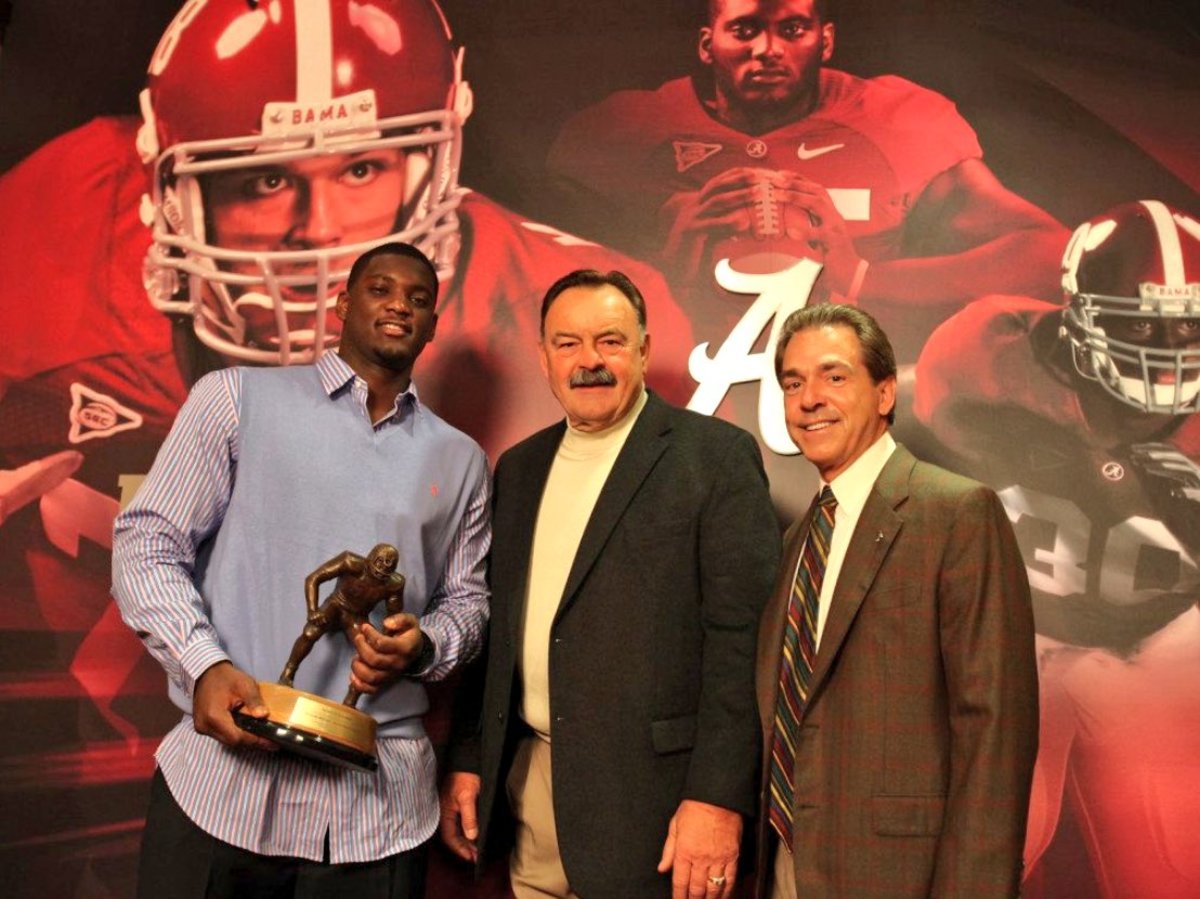 Rolando McClain wins the 2009 Butkus Award