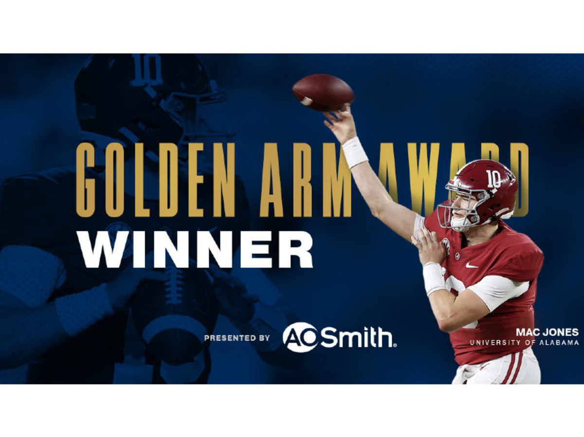 Mac Jones wins the 2020 Johnny Unitas Golden Arm Award