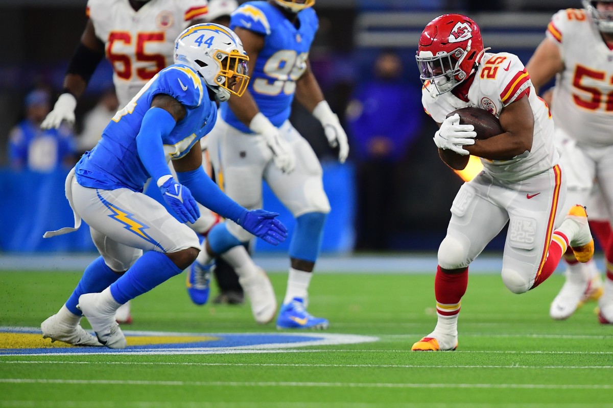 Chiefs bringing back white-on-white uniforms vs, Chargers in Week 15