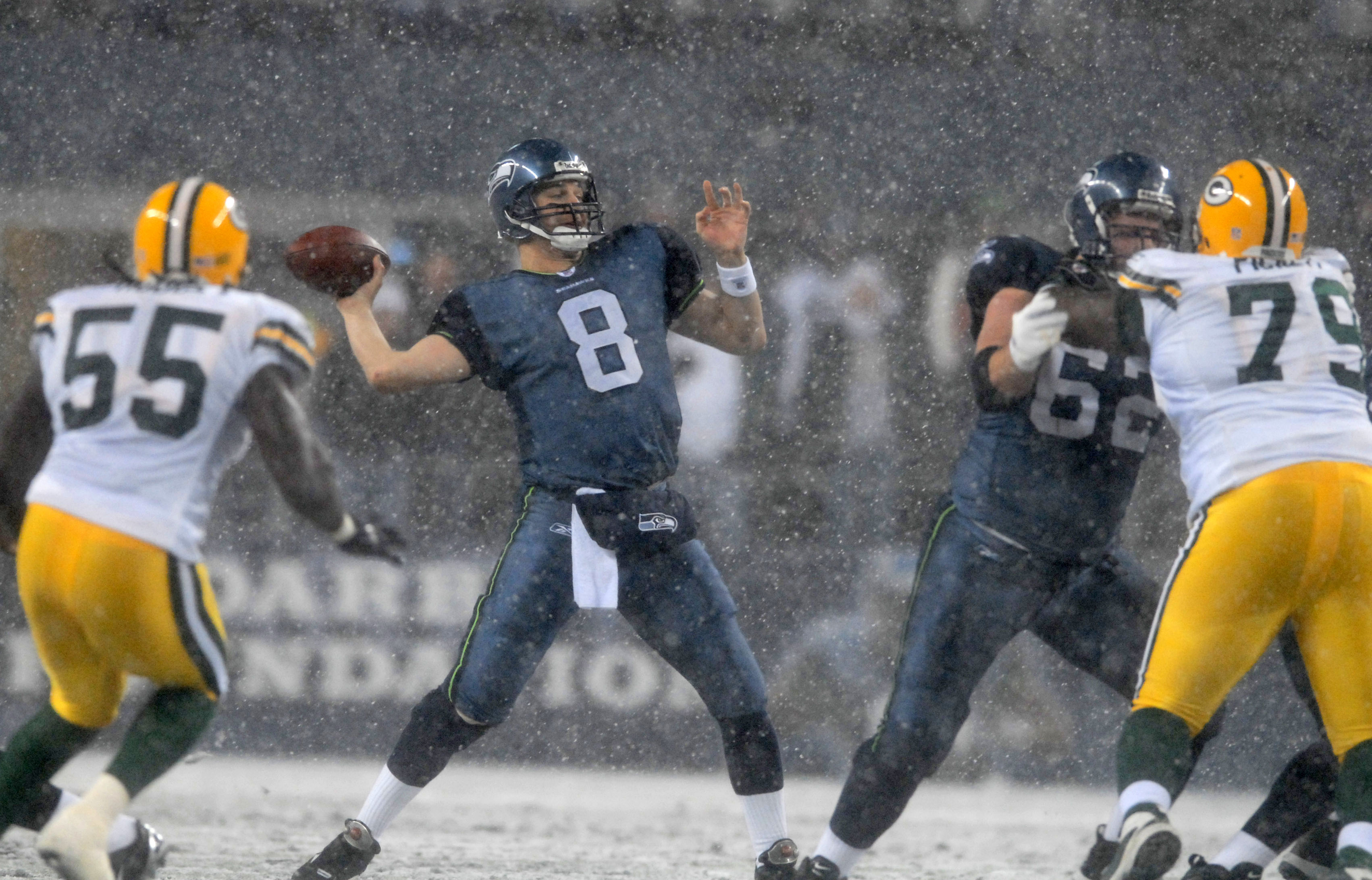 Snow is cleared at Seattle's Lumen Field ahead of Bears vs. Seahawks game