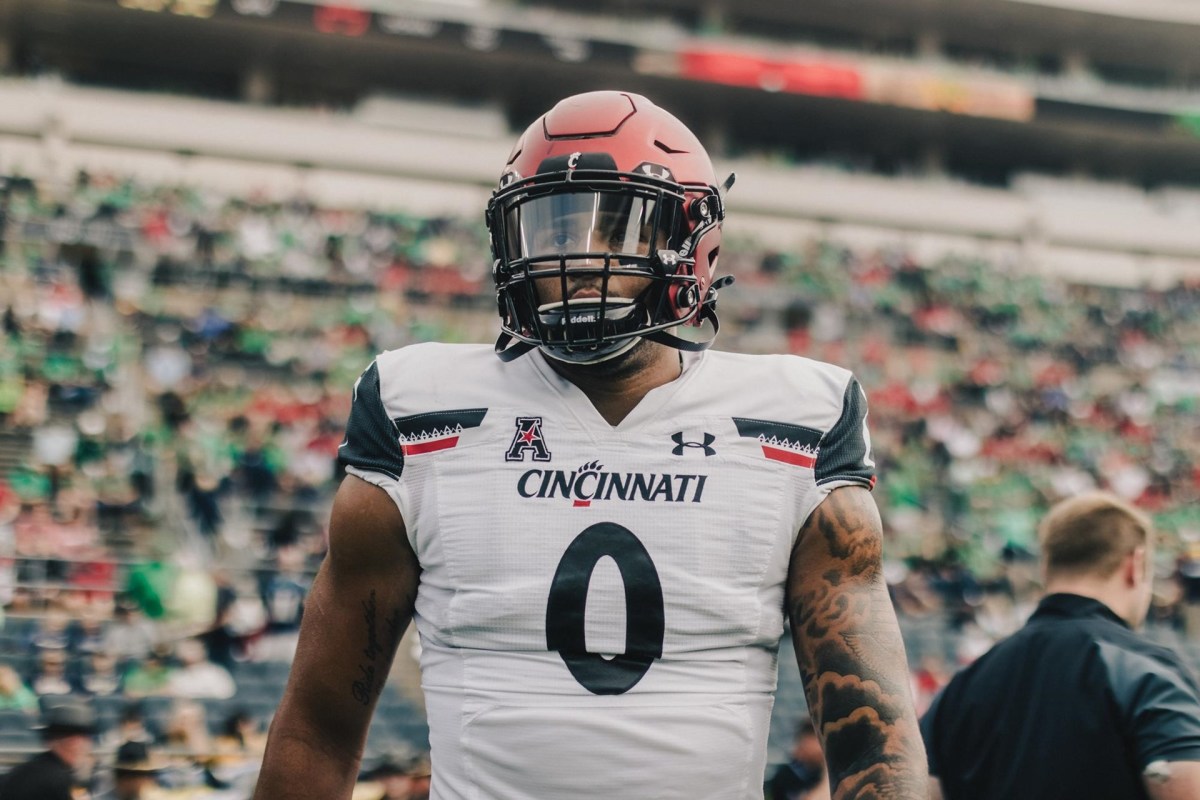 Cincinnati linebacker Darrian Beavers