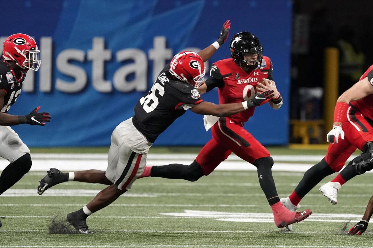 Georgia pulls out last-second 24-21 win over Cincinnati in Peach