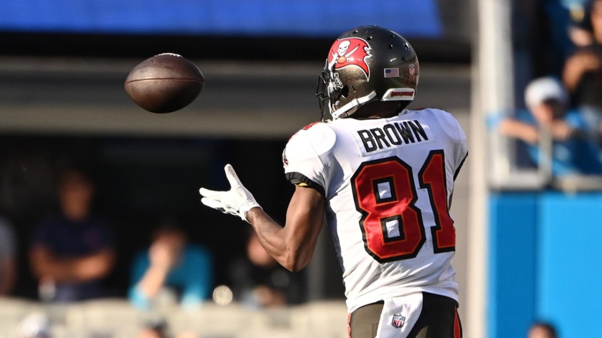 Tampa Bay Buccaneers WR Antonio Brown Refuses to Discuss