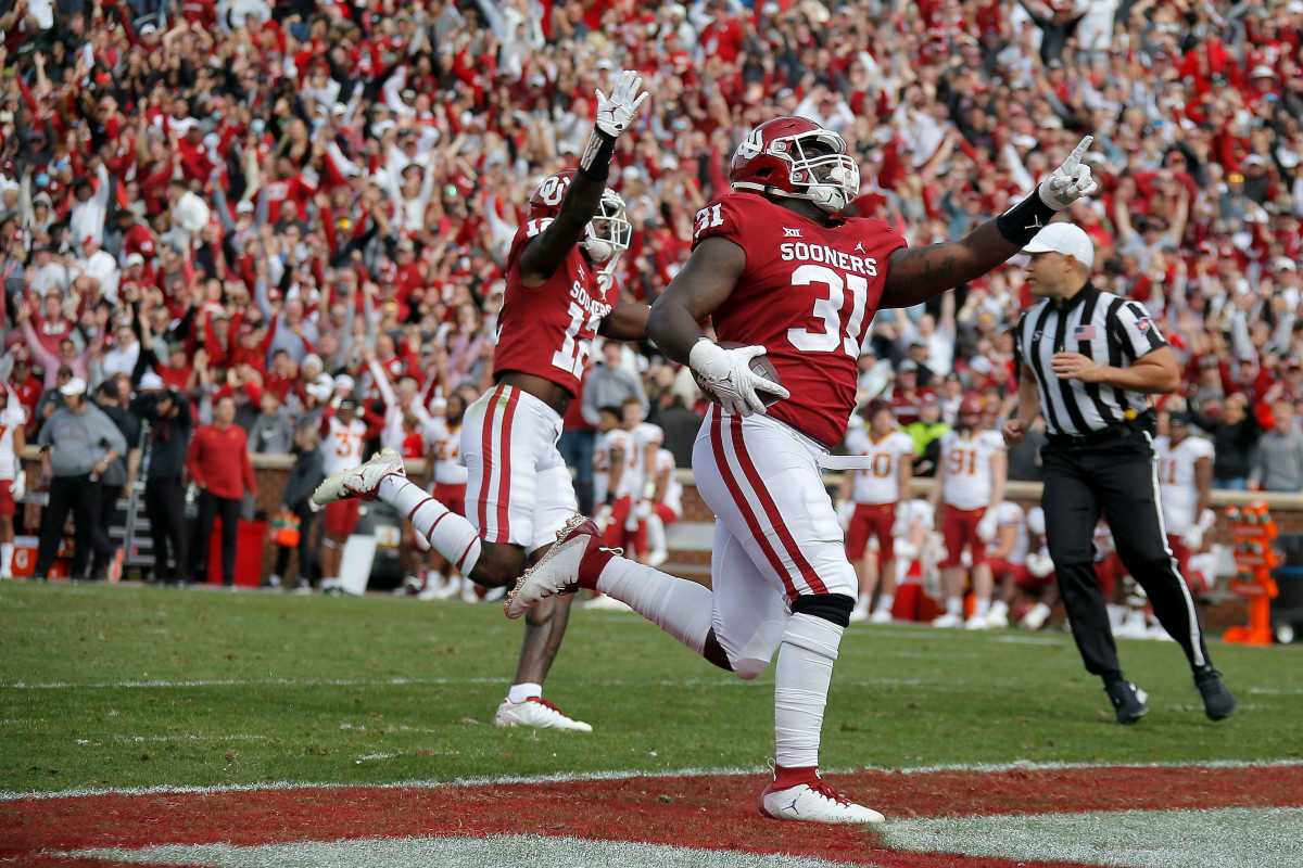 Oklahoma's Jalen Redmond (31) returns a fumble for a touchdown against the Iowa State Cyclones.