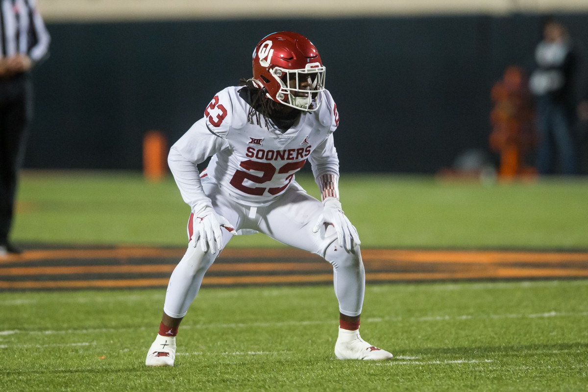 Oklahoma Sooners linebacker DaShaun White (23) during the third quarter against the Oklahoma State Cowboys.