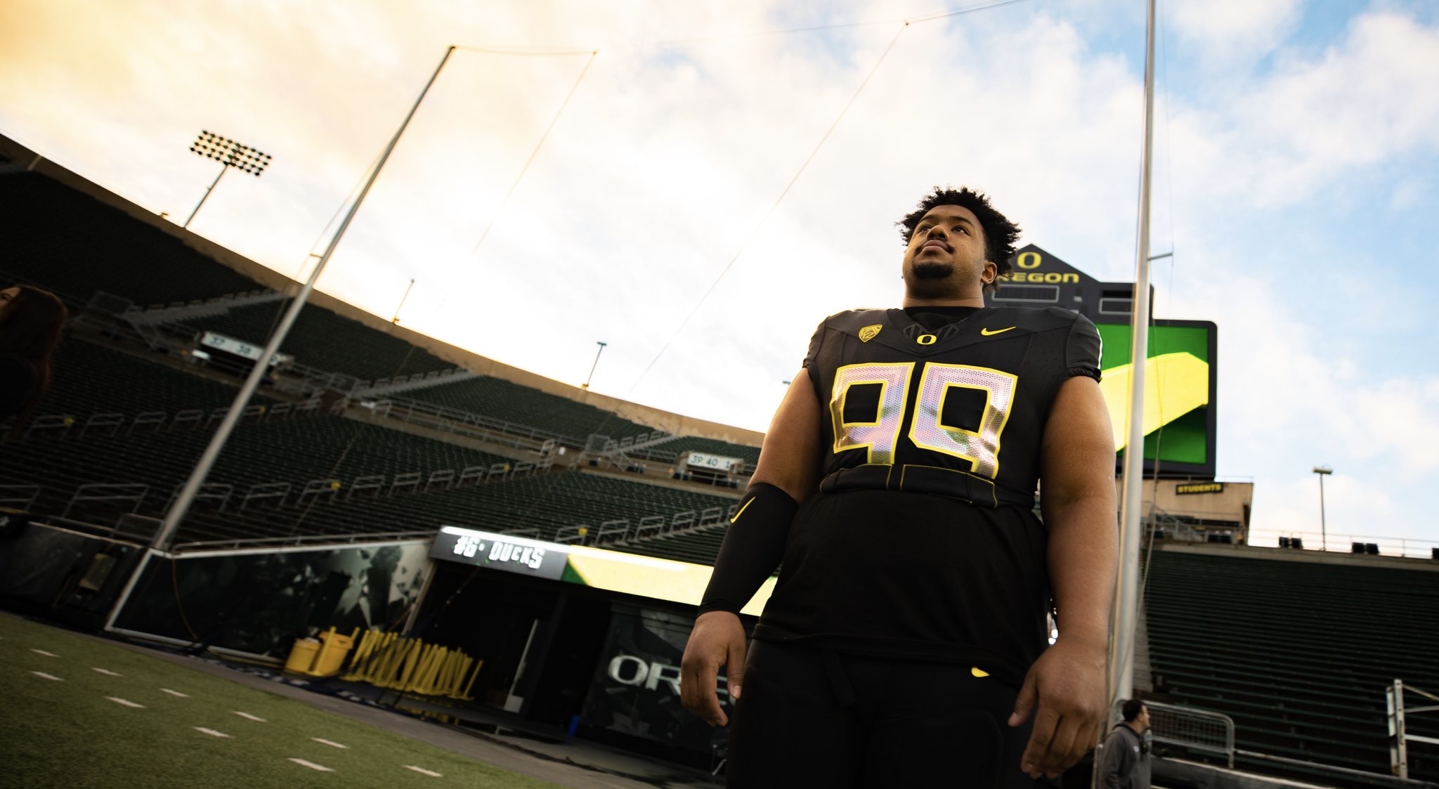 Vita Vea Becomes the Richest Husky in the NFL - Sports Illustrated  Washington Huskies News, Analysis and More