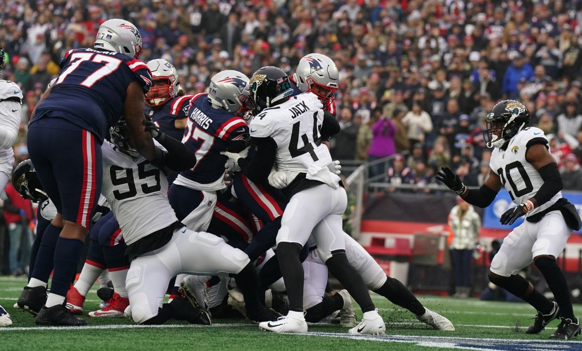 Patriots blow past Jaguars 50-10, earn playoff berth