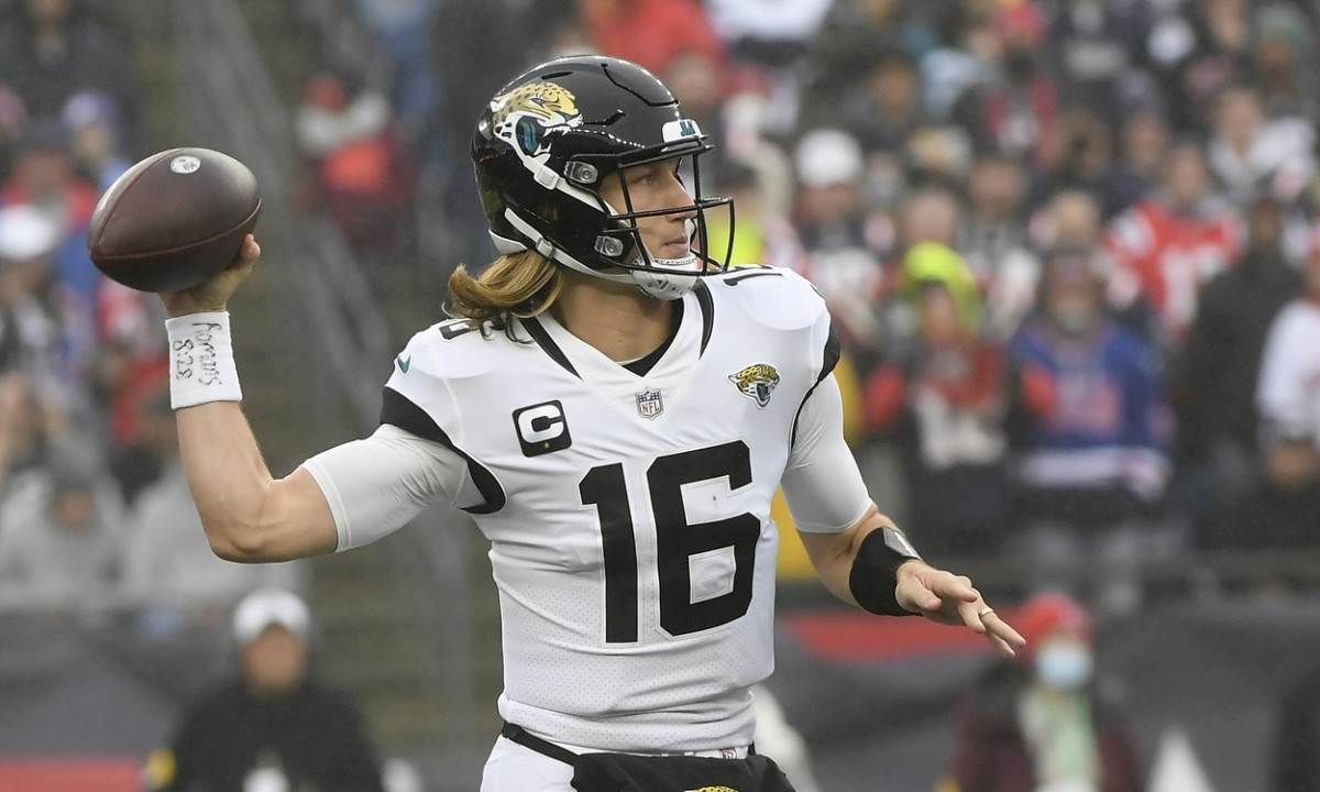 Jaguars' Trevor Lawrence throws deep to Chris Manhertz for first NFL  touchdown pass