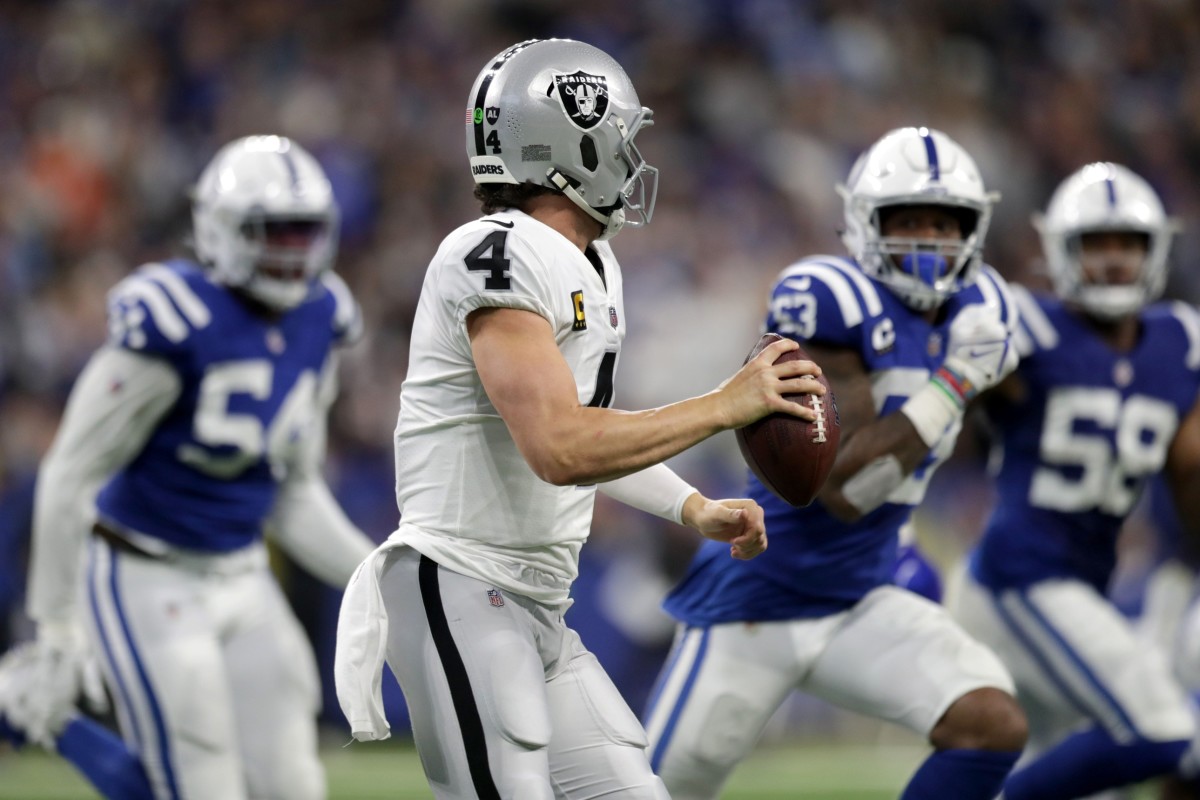 Raiders keep playoff hopes alive, beat Colts 23-20