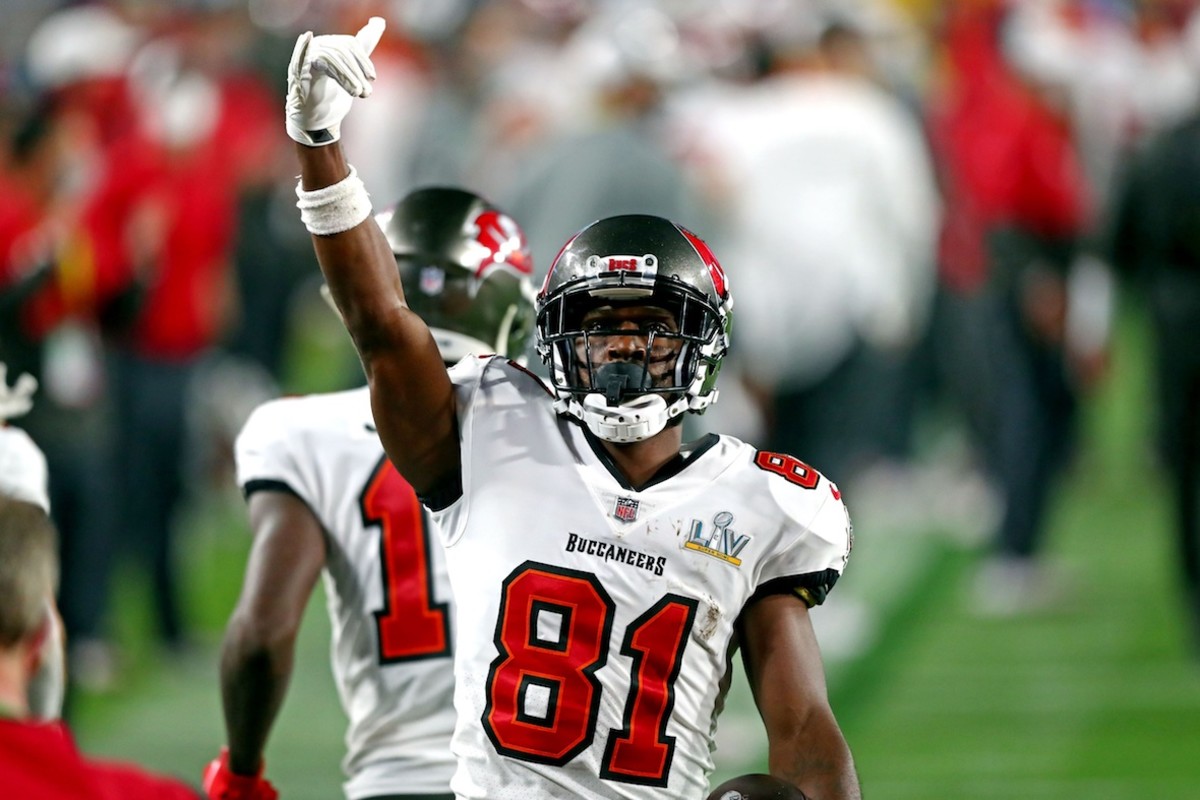 Tampa Bay Buccaneers Release WR Antonio Brown After Leaving Mid-Game ...