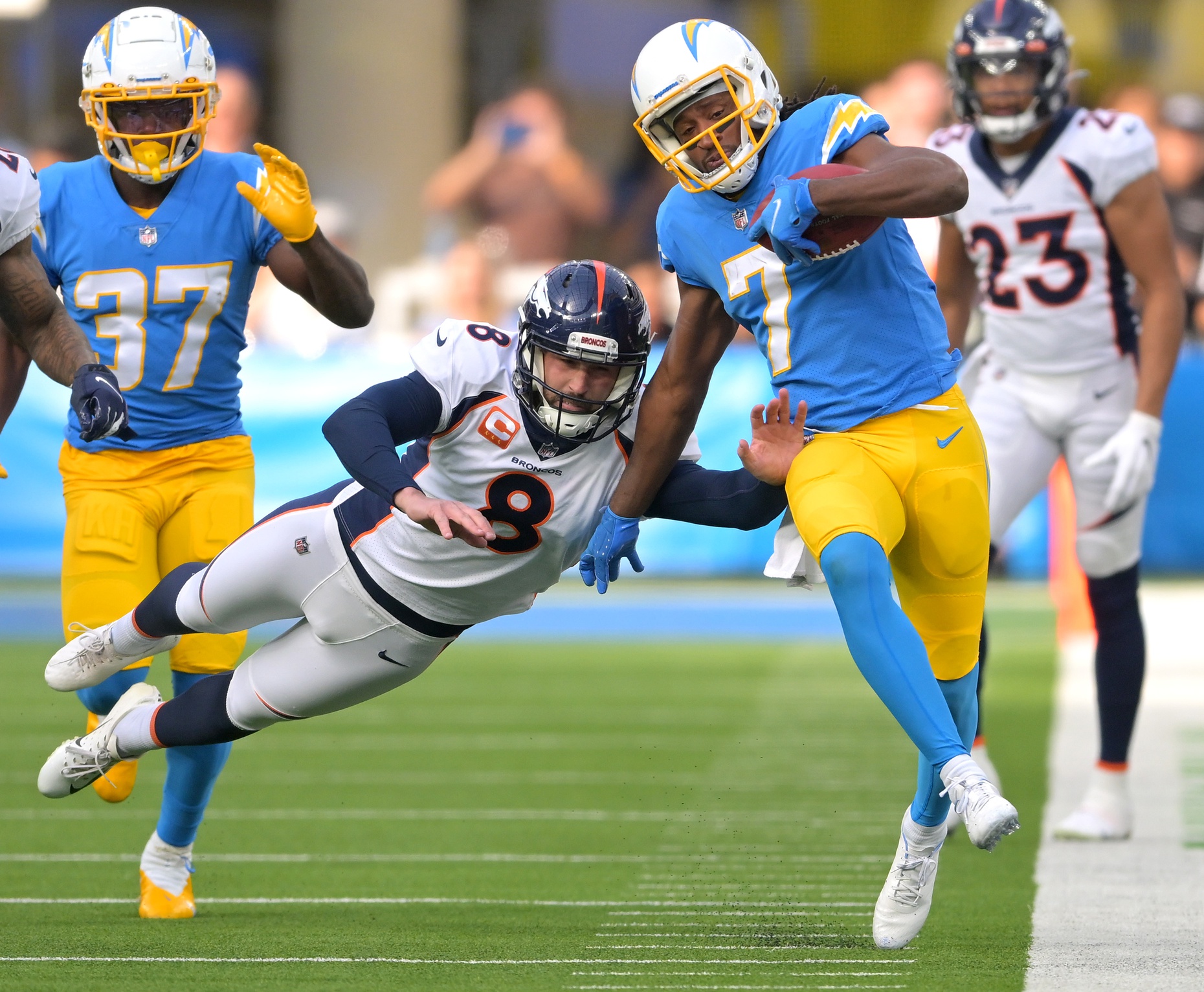 Denver Broncos CB Patrick Surtain II Can't Get Burned by Chicago Bears WR  DJ Moore Again - Sports Illustrated Mile High Huddle: Denver Broncos News,  Analysis and More