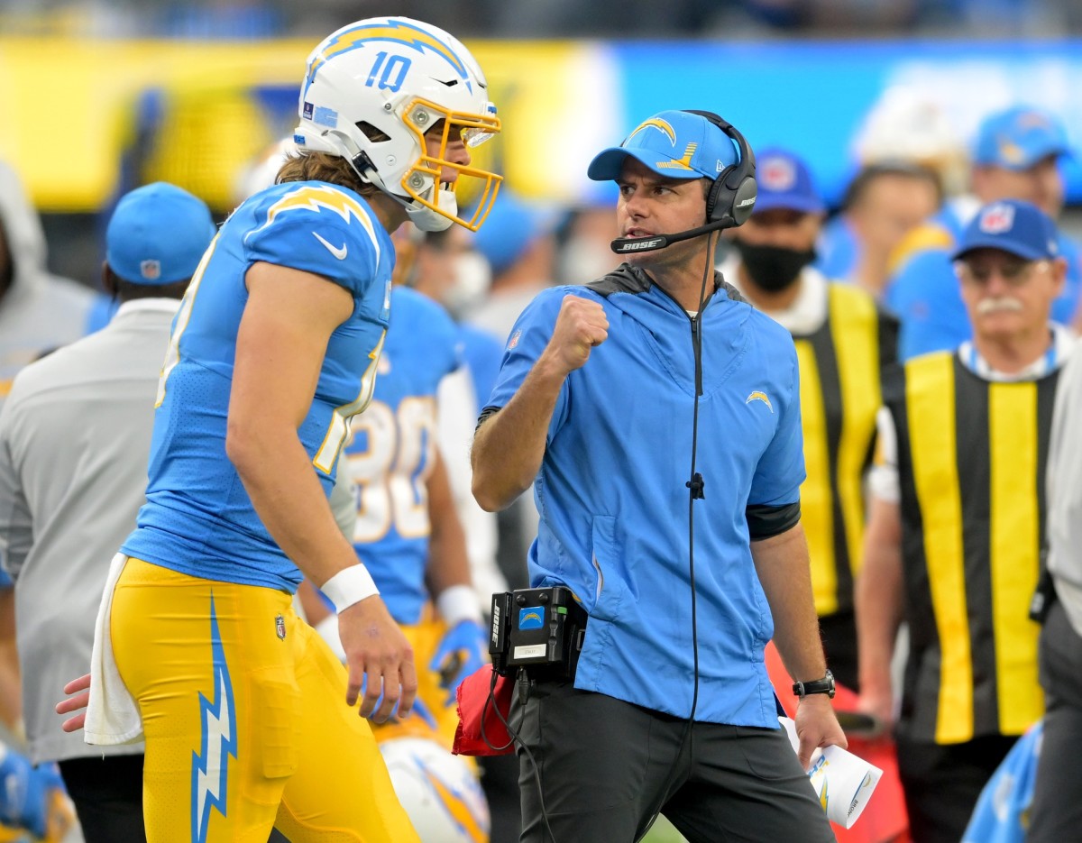 Live In-Game Updates: Los Angeles Chargers vs. Las Vegas Raiders Week 1 -  Sports Illustrated Los Angeles Chargers News, Analysis and More