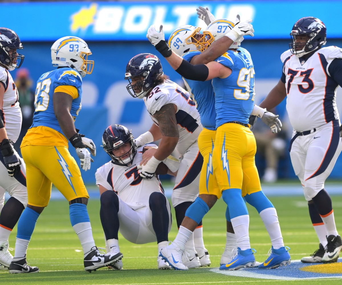 Las Vegas Raiders fall 28-14 to the Los Angeles Chargers - Sports  Illustrated Las Vegas Raiders News, Analysis and More