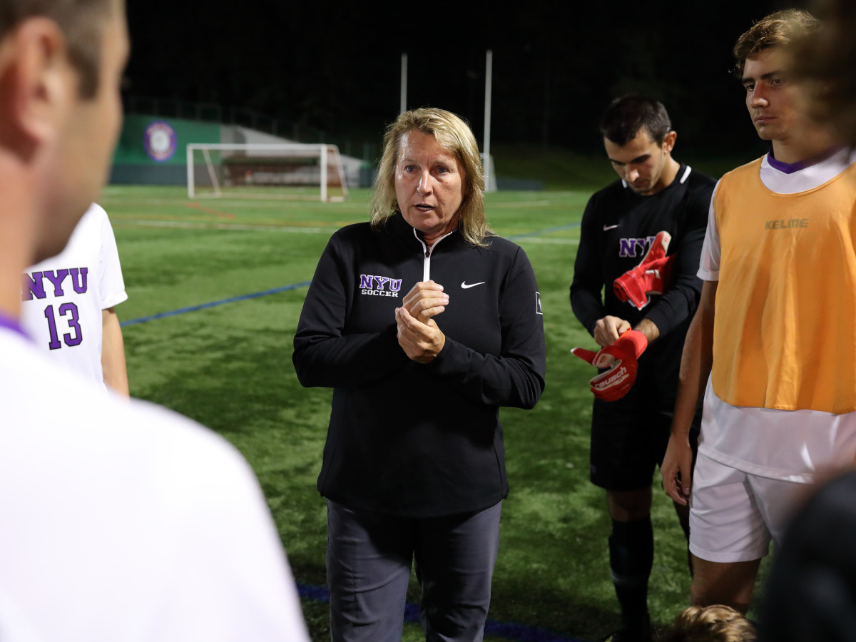 NYU vs. Chicago Men's Soccer: A Match Between Two Female Coaches - The New  York Times