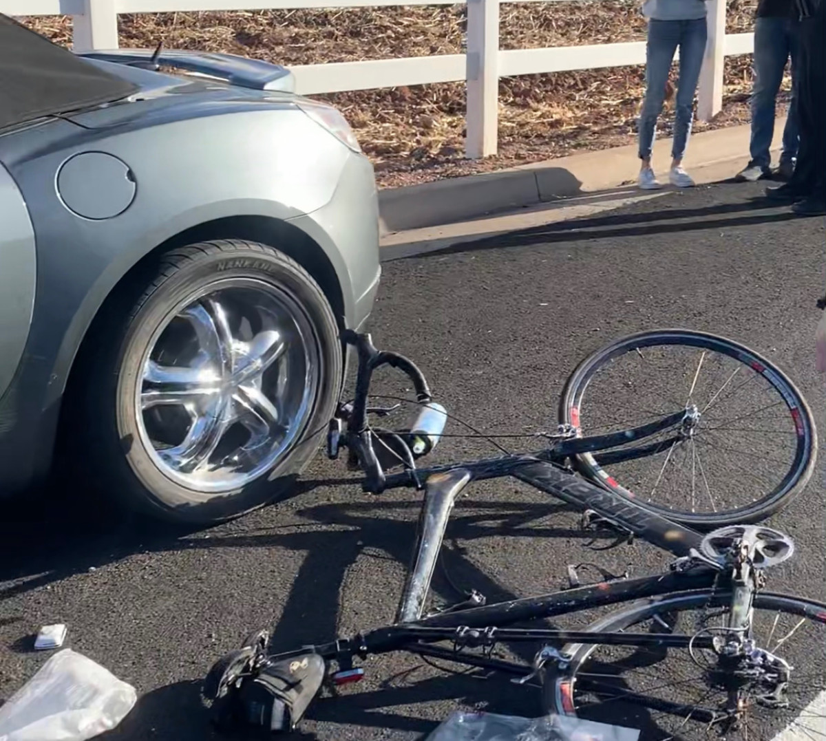 Former NBA center Shawn Bradley paralyzed after car strikes him during bike  ride - CBS News