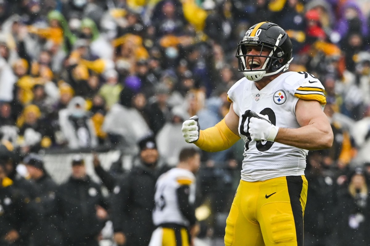 KANSAS CITY, MO - DECEMBER 26: Pittsburgh Steelers outside linebacker T.J.  Watt (90) during an NFL game between the Pittsburgh Steelers and Kansas  City Chiefs on Dec 26, 2021 at GEHA Field