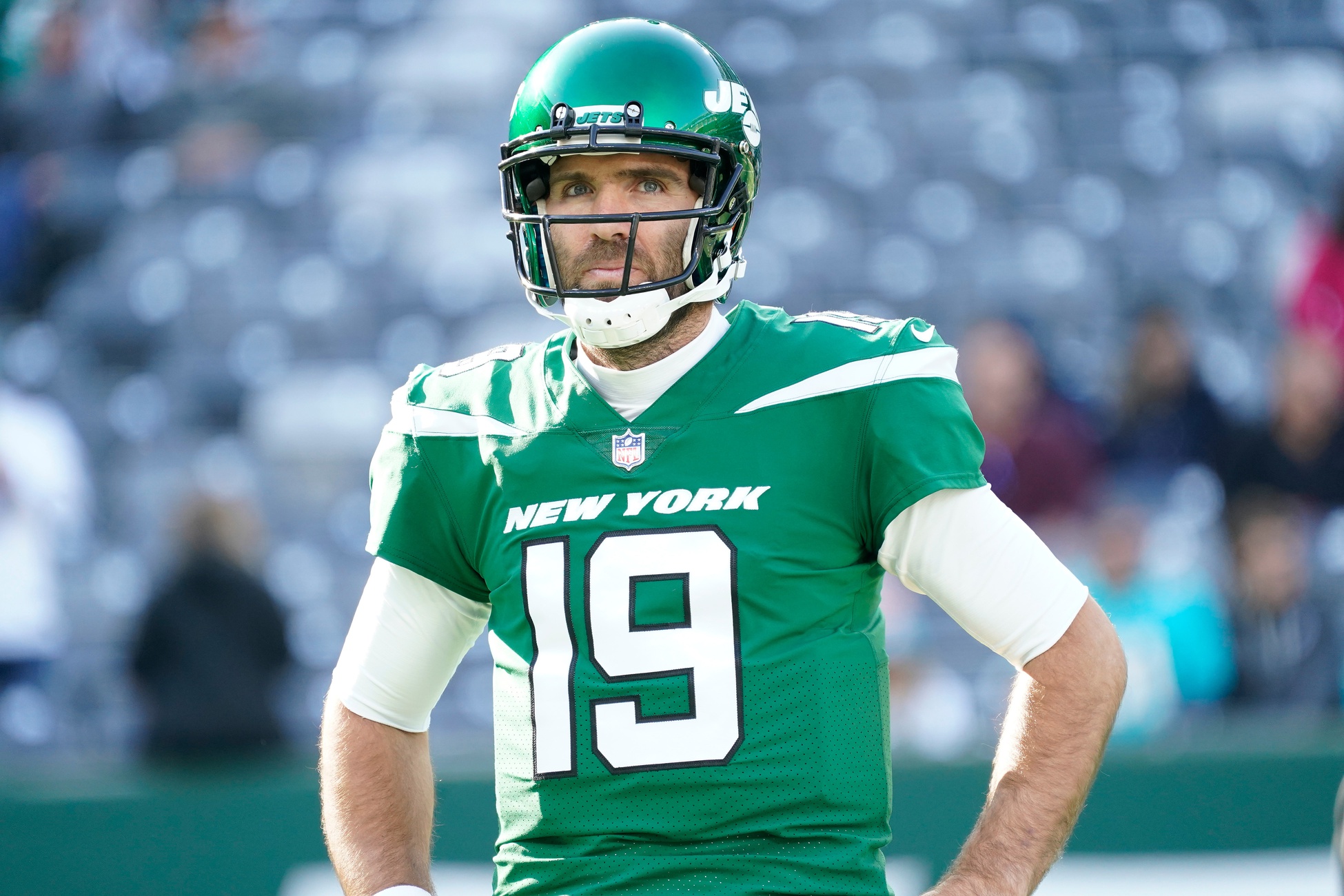 New York Jets quarterback Joe Flacco warms up before an NFL football game  against the Green Bay Packers Sunday, Oct. 16, 2022, in Green Bay, Wis. (AP  Photo/Matt Ludtke Stock Photo - Alamy