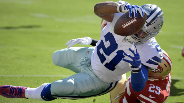 Ezekiel Elliott injury: Cowboys RB suffers knee injury in Week 9,  questionable to return - DraftKings Network