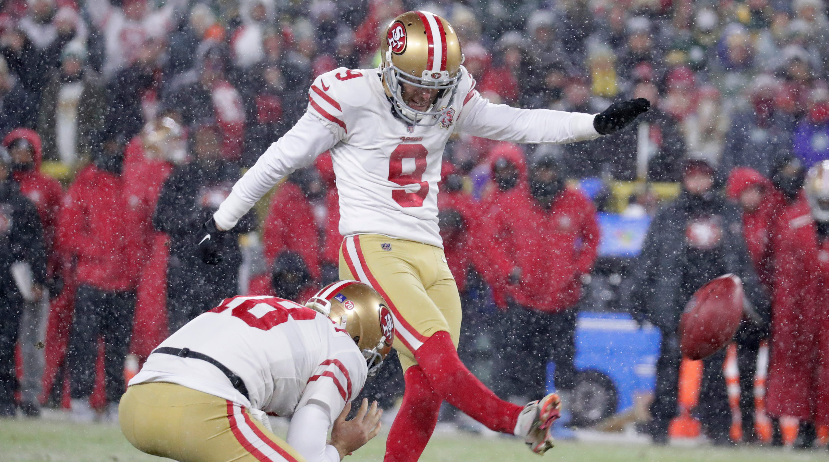 Packers Soft? Watch Robbie Gould Kick During Team Introductions