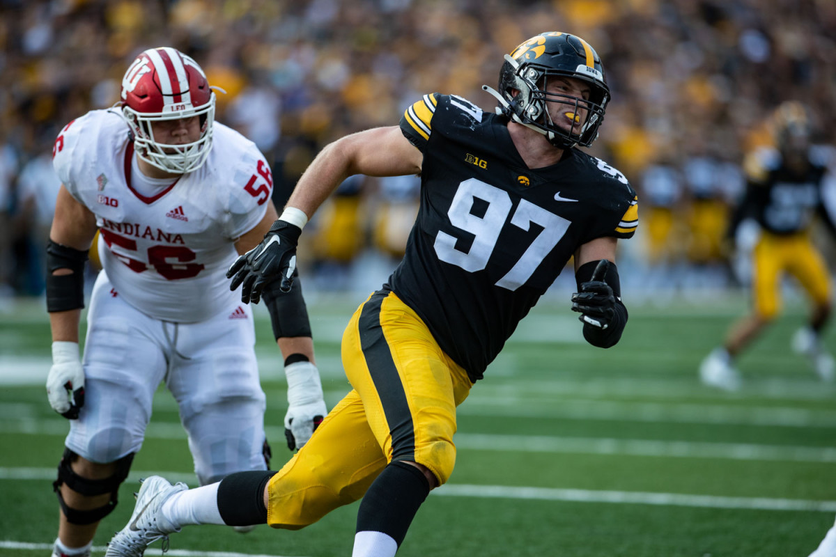 NFL Draft Profile: Zach VanValkenburg, Defensive End, Iowa Hawkeyes - Visit  NFL Draft on Sports Illustrated, the latest news coverage, with rankings  for NFL Draft prospects, College Football, Dynasty and Devy Fantasy