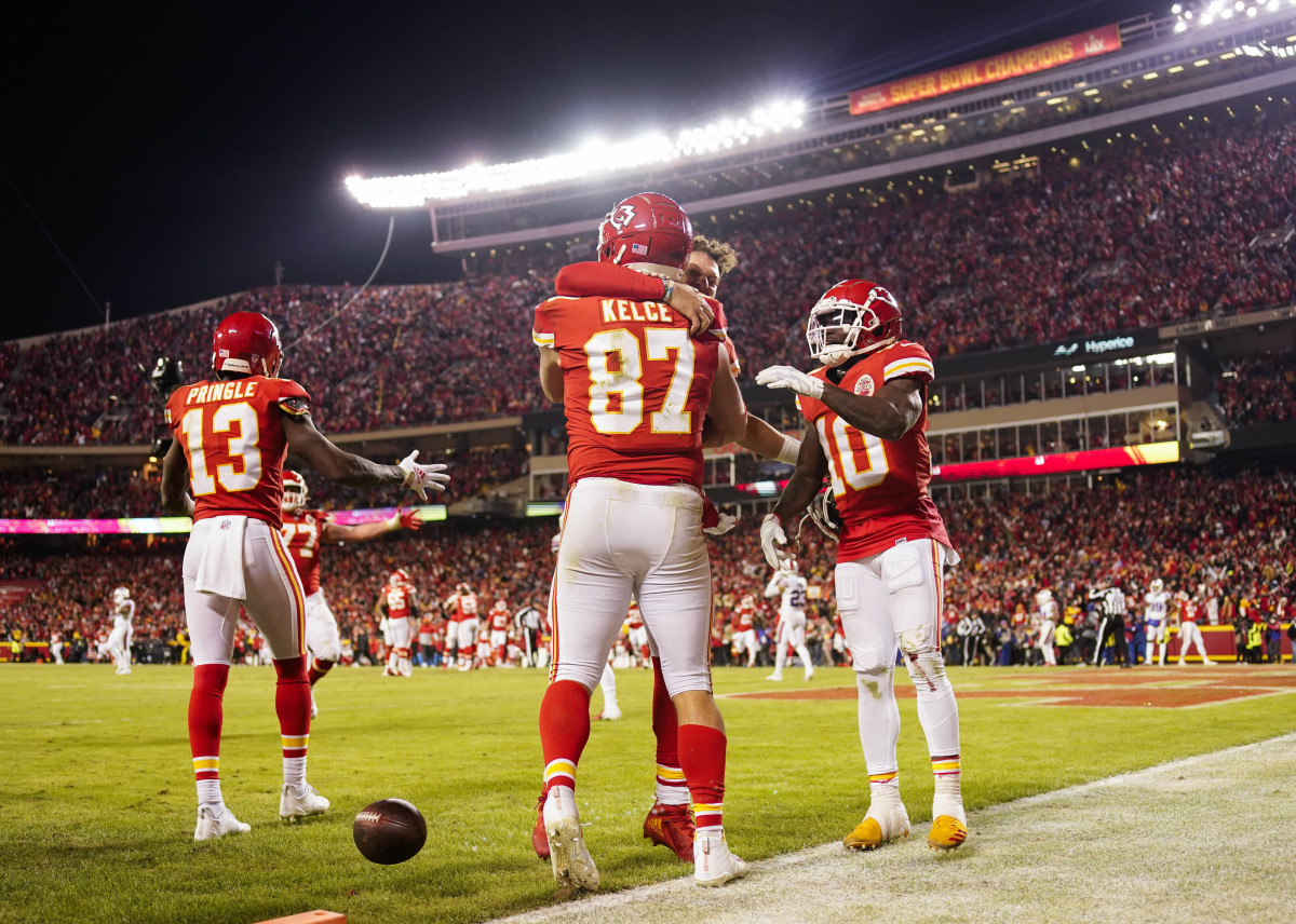 Travis Kelce celebrates his game-winning touchdown with a 'U-C'