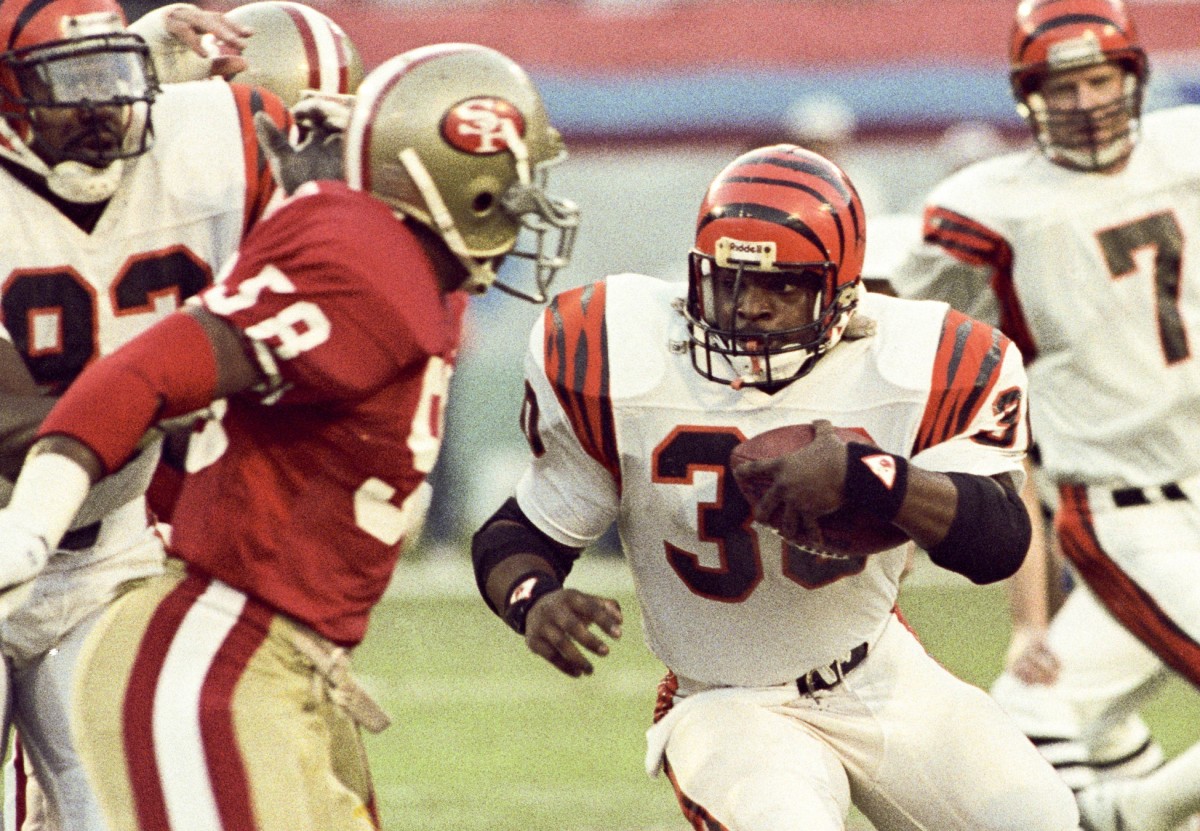 Ickey Woods (30) of the Cincinnati Bengals celebrates after scoring a  touchdown in the fourth q …