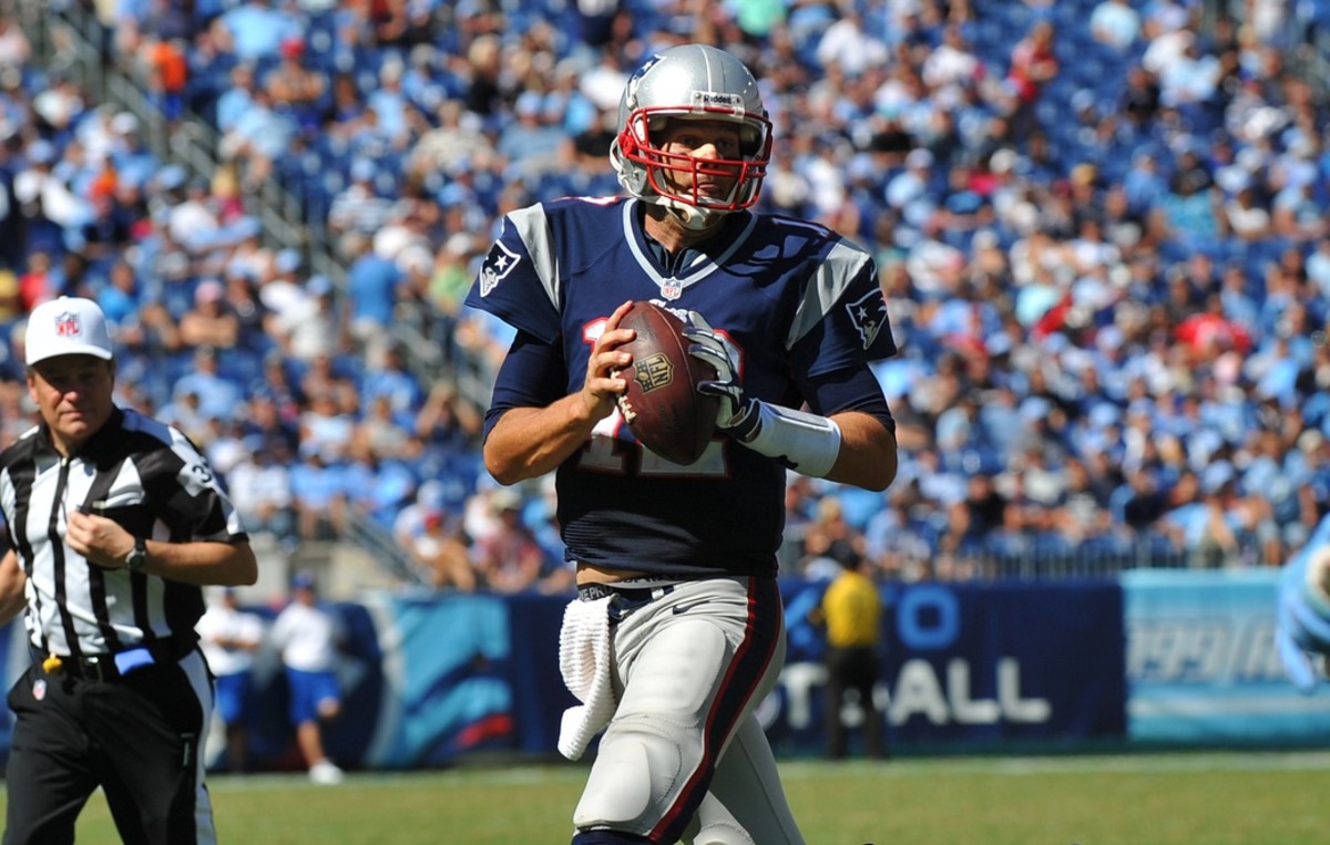 Watch: Tom Brady Annihilate Tennessee Titans With 5 TDs in 10 Minutes  Brandishing the Patriots Red Jersey to the NFL - EssentiallySports