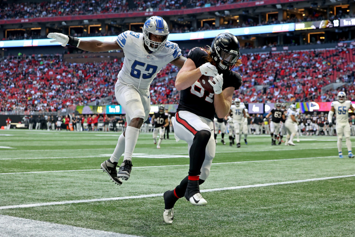 Dec 26, 2021; Atlanta, Georgia, USA; Atlanta Falcons tight end Hayden Hurst (81) catches a touchdown against Detroit Lions outside linebacker Charles Harris (53) during the fourth quarter at Mercedes-Benz Stadium. Mandatory Credit: Jason Getz-USA TODAY Sports