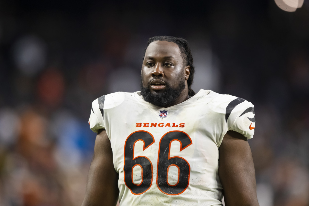 Trey Hopkins Carrying Longhorns Banner into Super Bowl LVI