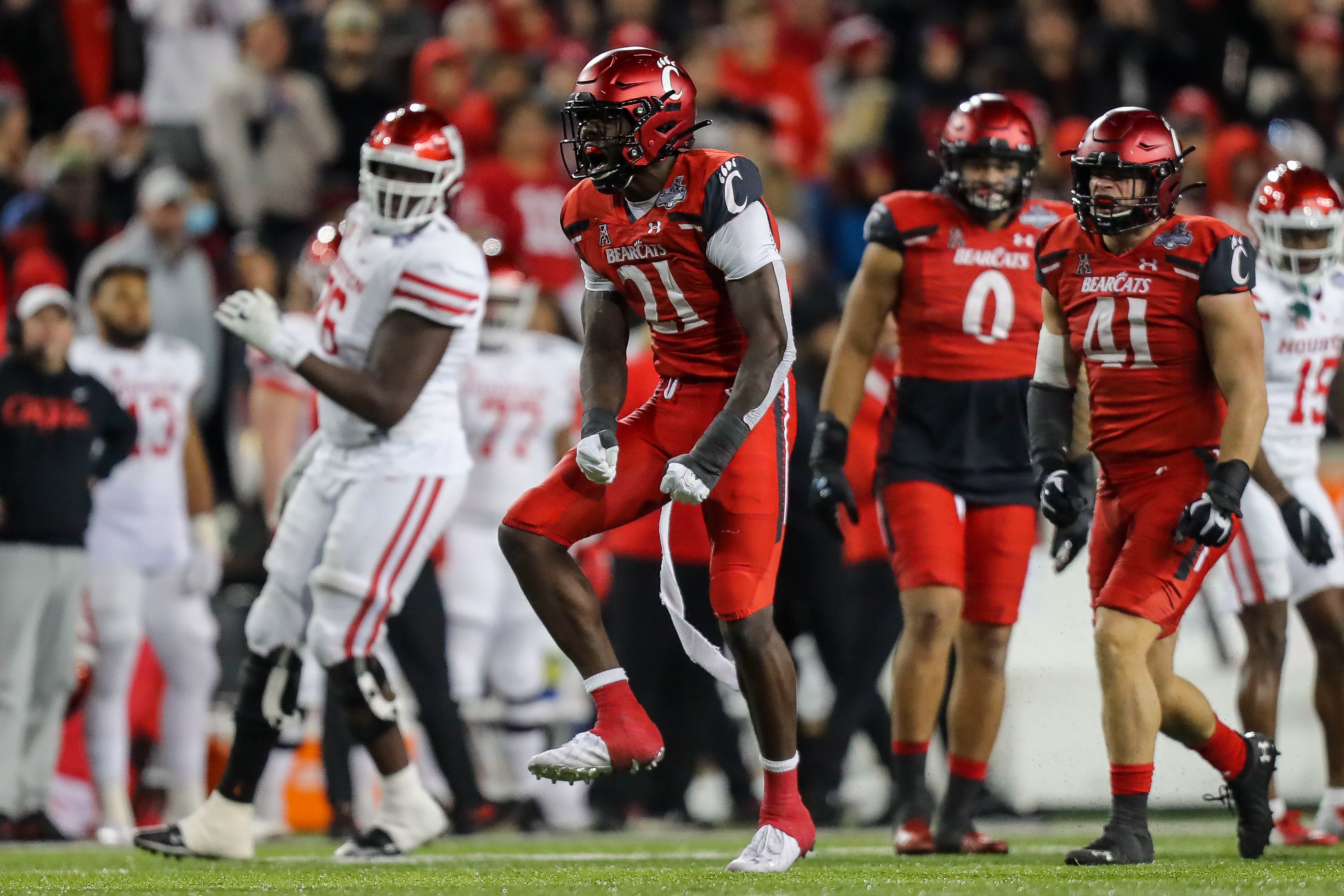 NFL Draft Profile: Myjai Sanders, Defensive End, Cincinnati Bearcats -  Visit NFL Draft on Sports Illustrated, the latest news coverage, with  rankings for NFL Draft prospects, College Football, Dynasty and Devy Fantasy