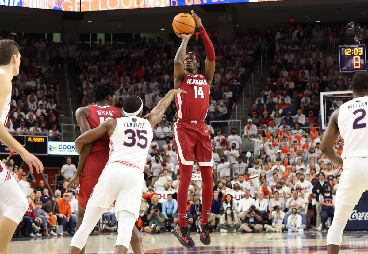 Keon Ellis shoots at Auburn