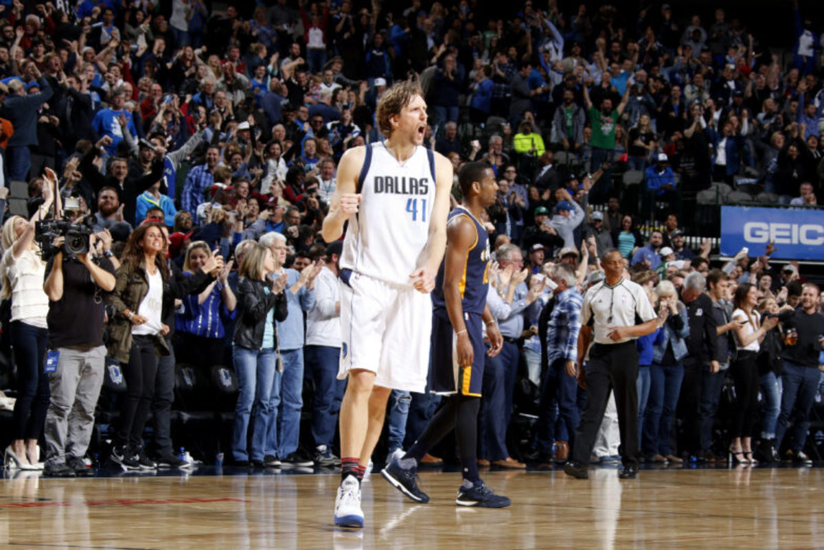 Mavs retire Nowitzki's 41 after win over Curry, Warriors - Seattle