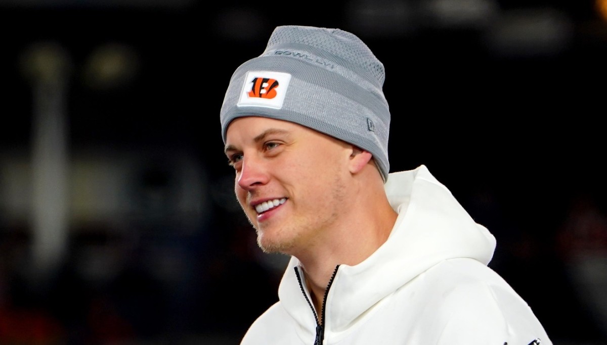 Joe Burrow arrives at Super Bowl with tiger-striped outfit