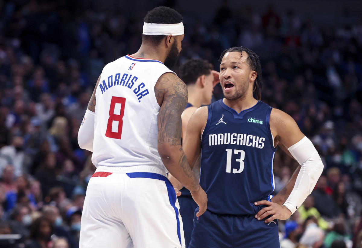 Doncic, Mavs blow big lead, hang on to beat Clippers 103-101