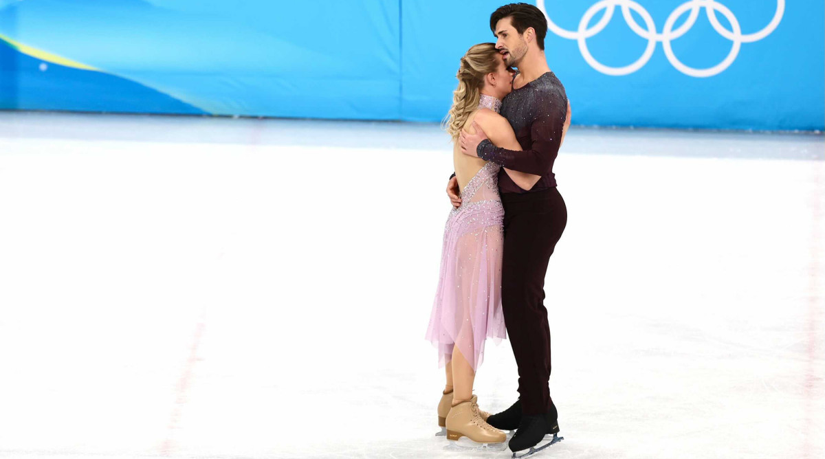 hubbell-donohue-ice-dancing-embrace-full