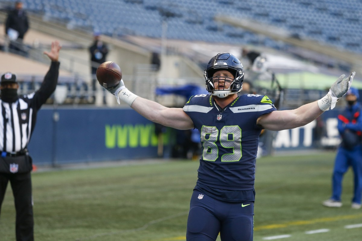 Will Dissly played on the UW defensive line as a freshman.